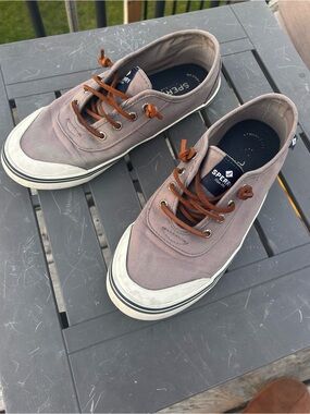 Women’s sperry shoes